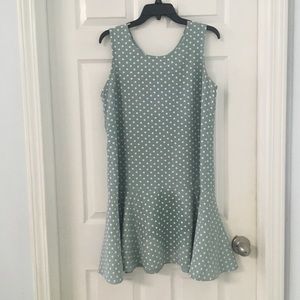 👗#6 Vintage polka dot flare at bottom dress.